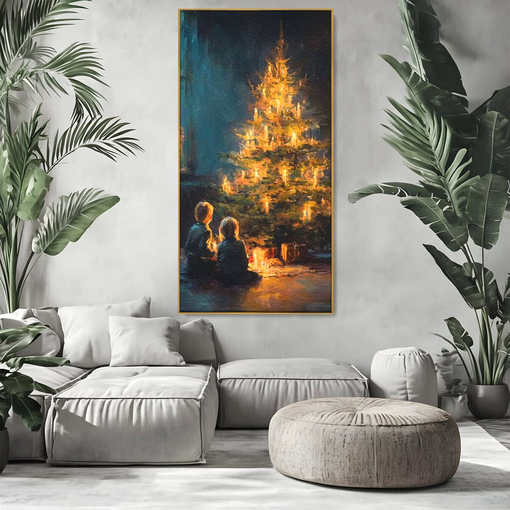 Tablou canvas cu pictura copii brad de craciun, in rama de aluminiu auriu, pe perete intr-un living
